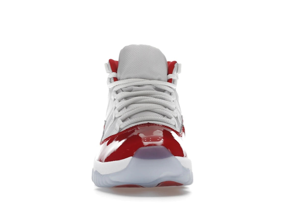 Jordan 11 Retro en cereza (2022)