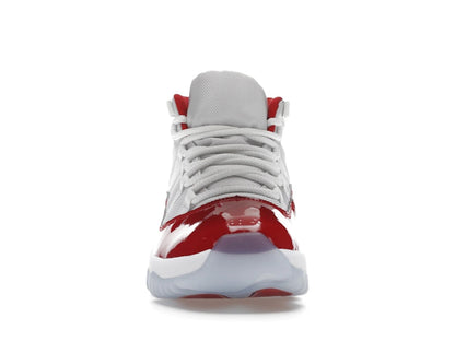 Jordan 11 Retro en cereza (2022)