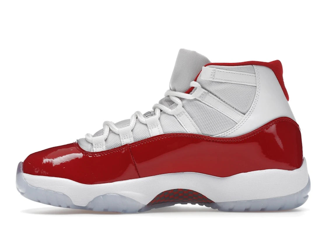 Jordan 11 Retro en cereza (2022)