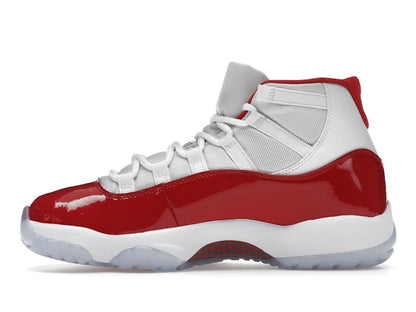 Jordan 11 Retro en cereza (2022)