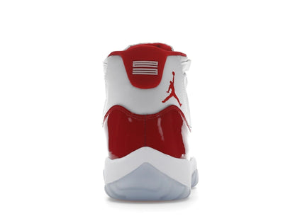 Jordan 11 Retro en cereza (2022)